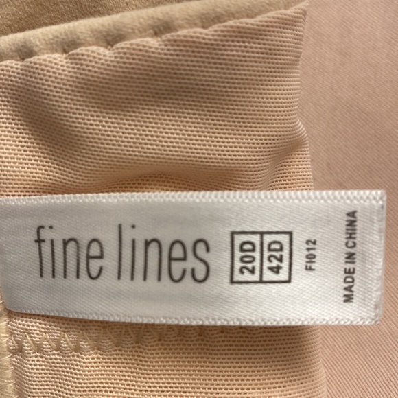 Fine Line brand Cream color 42D bra. - Picture 4 of 5